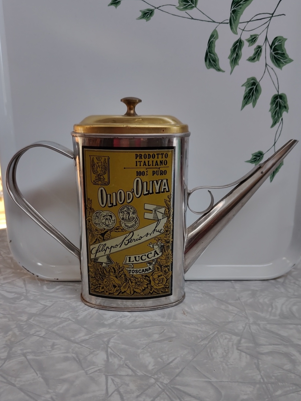 Olio d oliva Decorative Metal Watering Can - Olive Green & Silver